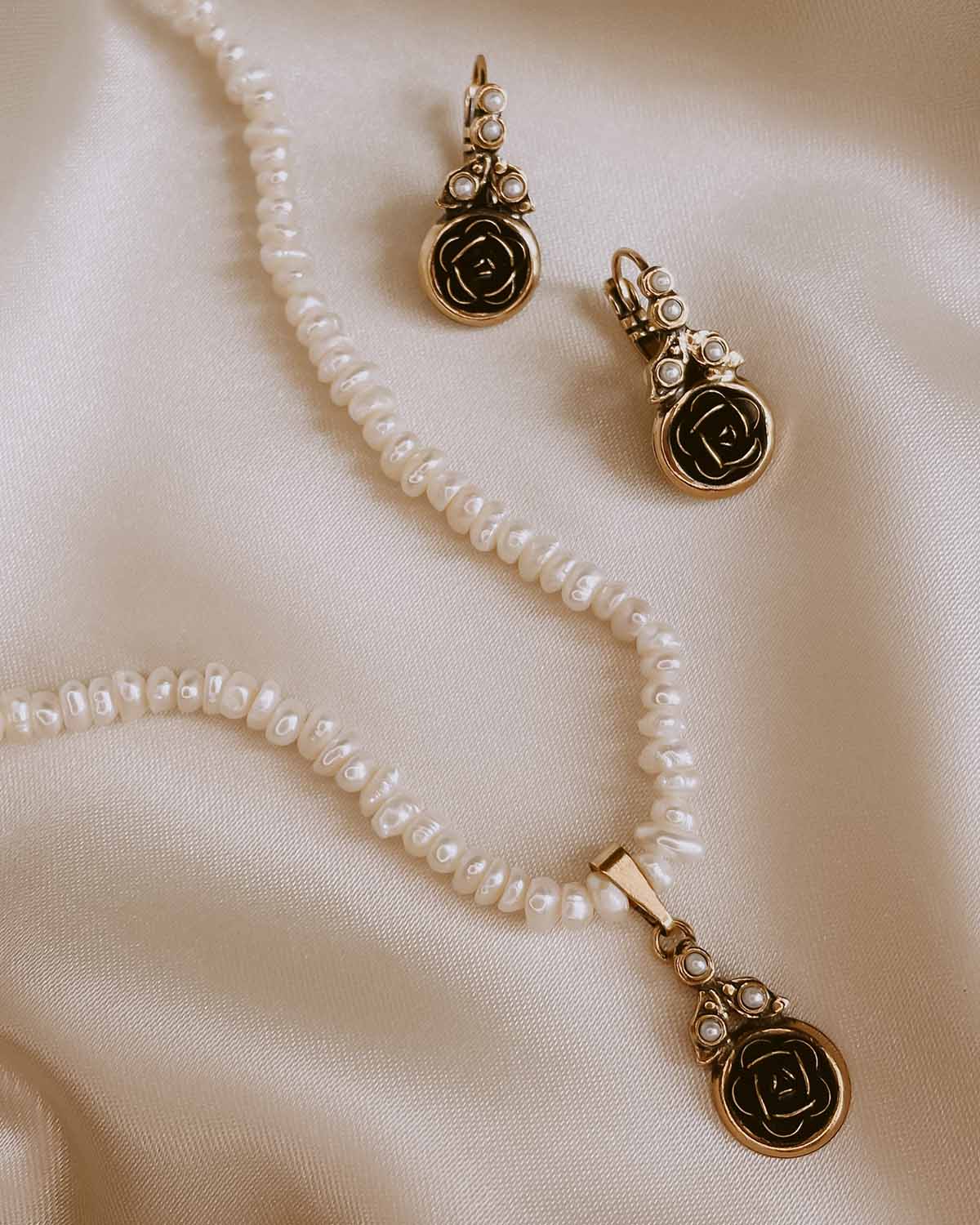 The Arezzo Earrings (That's Amore Edition)